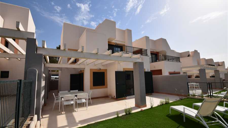 Schönes Haus in Cala Tarida zu verkaufen