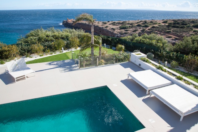Luxus Villa first line in Cap Martinet in Talamanca zum verkauf