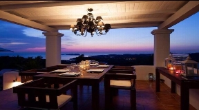 Villa in Cala Tarida mit herrlichem Blick zum Verkauf