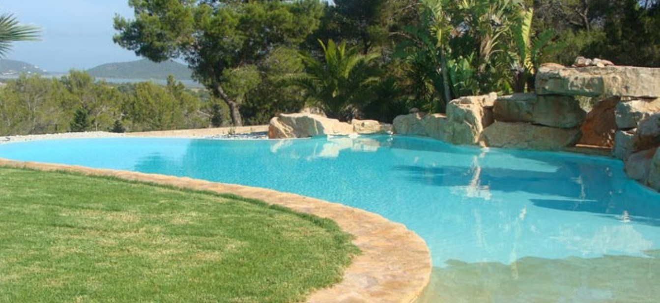 Villa mit Privatsphäre und Meerblick in Sa Caleta Cala Jondal