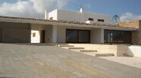 Neues modernes Haus in Cala de Bou zum Verkauf