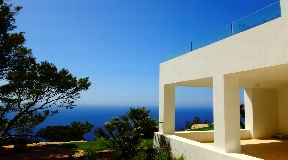 Exclusiv Luxus-Villa mit amzaing Ansichten erste Zeile