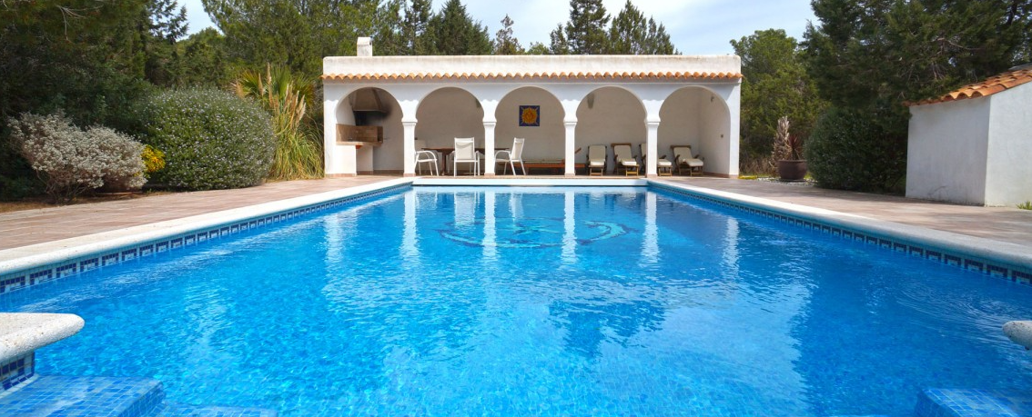 Villa in einer der besten Lage auf Ibiza mit Zugang zum Strand