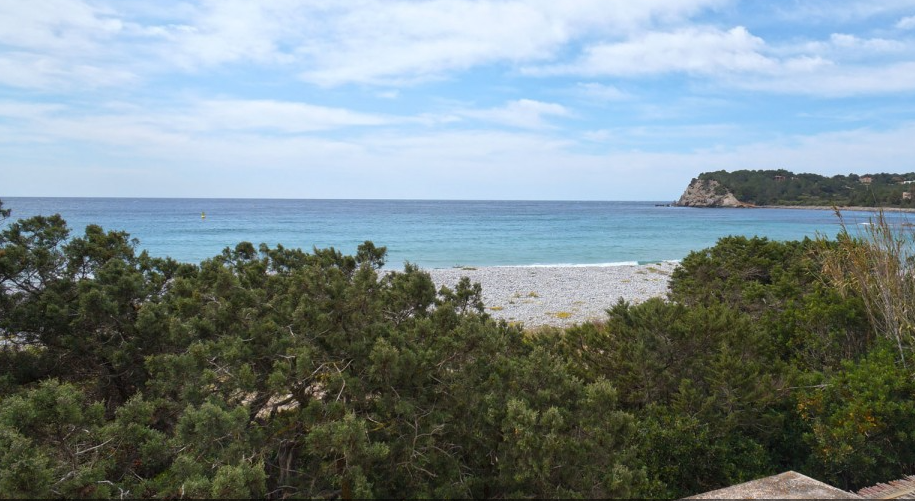 Villa in einer der besten Lage auf Ibiza mit Zugang zum Strand