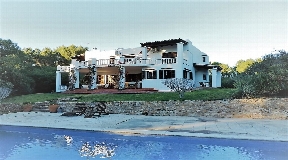Villa im Ibiza-Stil im Norden der Insel