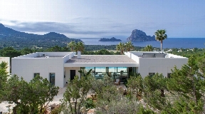 Eine atemberaubende Villa ..... einzigartig in Ibiza ... Cala Carbo