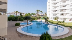 Schöne Wohnung zum Verkauf in Marina Botafoch auf Ibiza mit großem Pool und schöner Aussicht