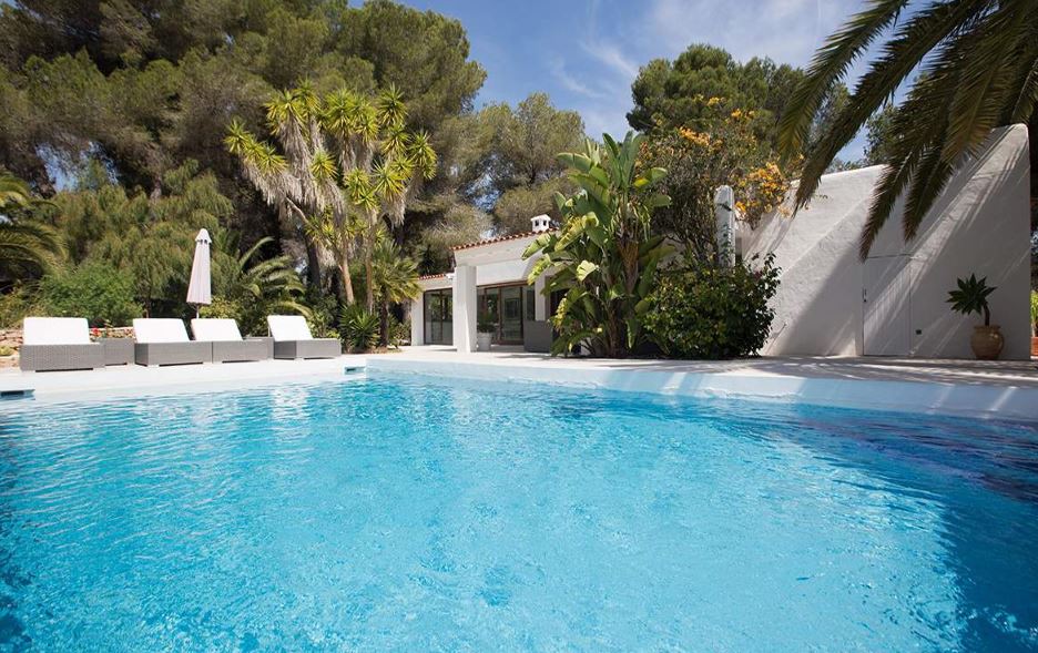 Atemberaubende neu renovierte Luxusvilla in der Nähe von Ibiza
