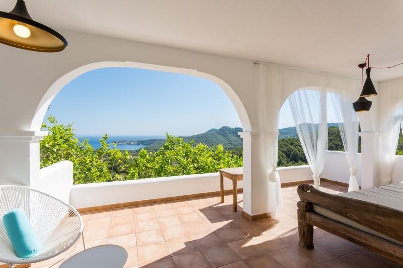 Schöne renovierte Villa mit wunderschönem Meerblick in der Nähe von Portinatx