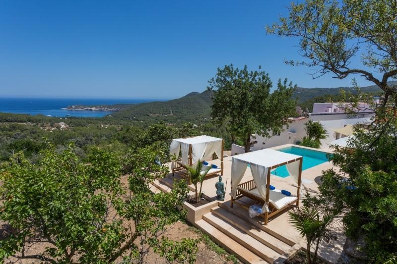 Schöne renovierte Villa mit wunderschönem Meerblick in der Nähe von Portinatx