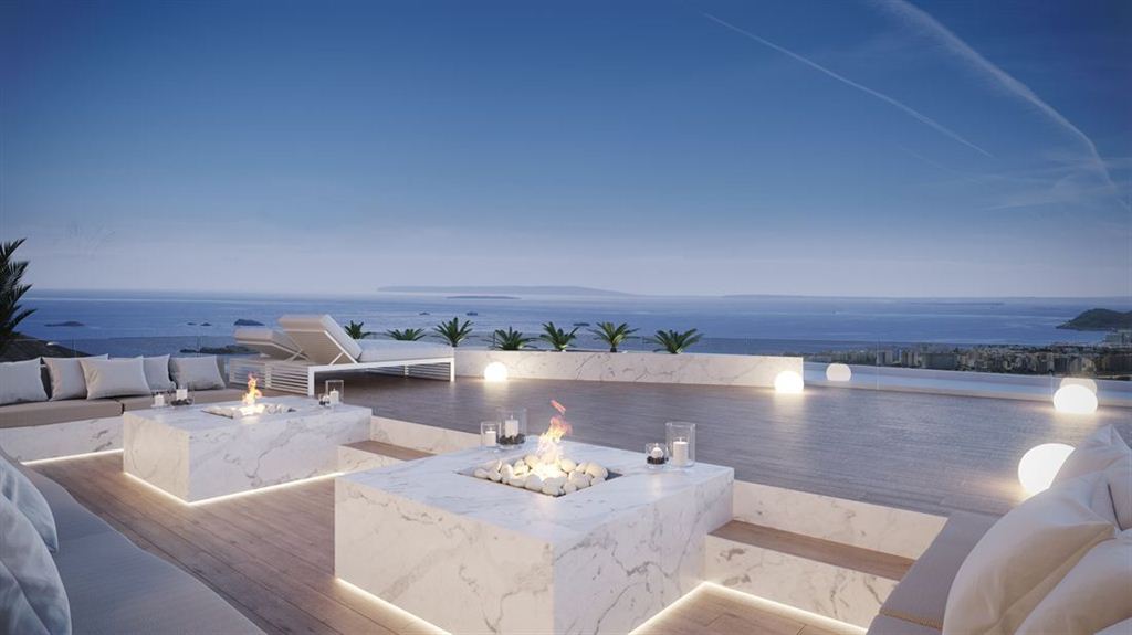 Luxusvilla mit Blick auf das Mittelmeer und freiem Blick auf Ibiza