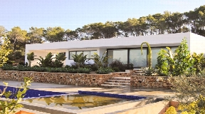 Neu gebaute Villa in San Augustin mit großem Grundstück
