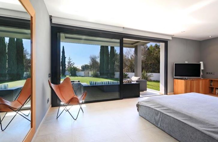 Fantastische moderne Villa in der Nähe der Stadt Ibiza