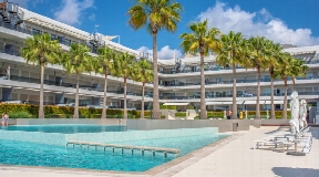 Luxuriöse Wohnung mit Pool in Playa den Bossa zu verkaufen