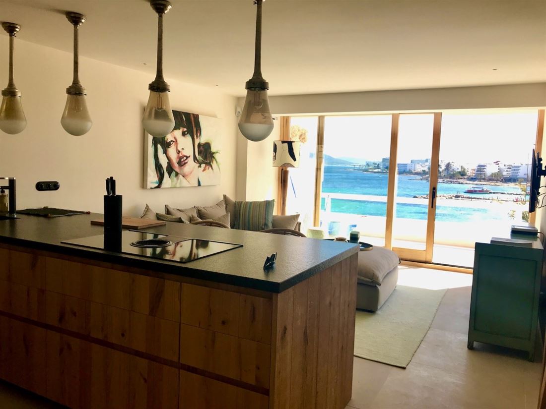 Hervorragende Wohnung an vorderster Front zum Verkauf auf Ibiza