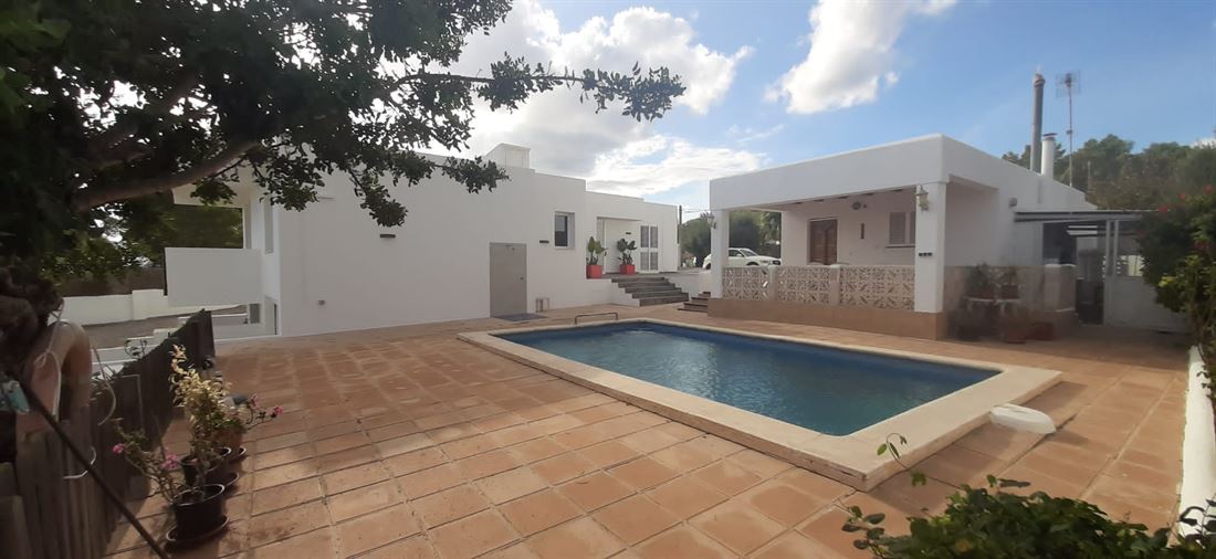 Haus auf Ibiza von 230m2 mit Nebengebäude von 58m2 und Schwimmbad