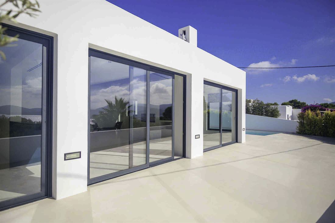 Moderne Villa in Cala Codolar mit fantastischem Blick auf das Meer