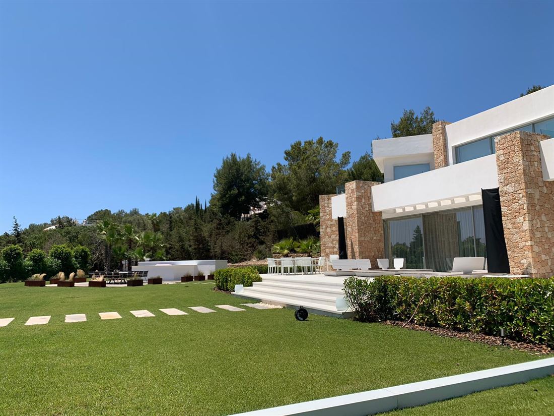 Neubau Luxusvilla nahe Ibiza mit bestem Meerblick