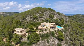 Luxusvilla auf einem Hügel von Ibiza zu verkaufen