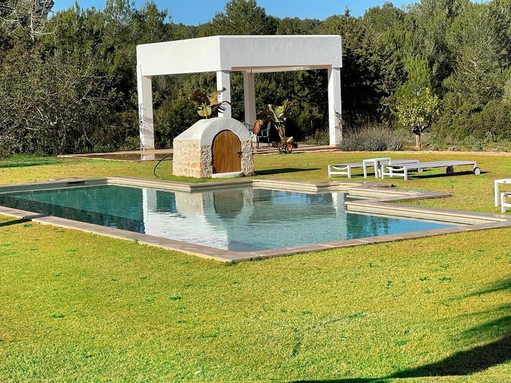 Sehr schönes neu gebautes Haus in der Nähe von Ibiza, Santa Eulalia und Santa Gertrudis