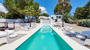 Moderne Villa in Santa Gertrudis mit großem Pool