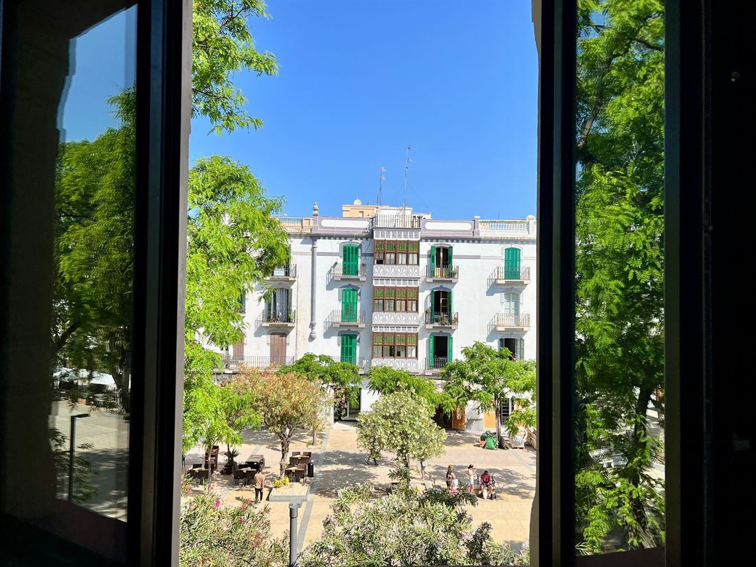 Tolle Wohnung, die kürzlich im Paseo Vara de Rey von Ibiza renoviert wurde