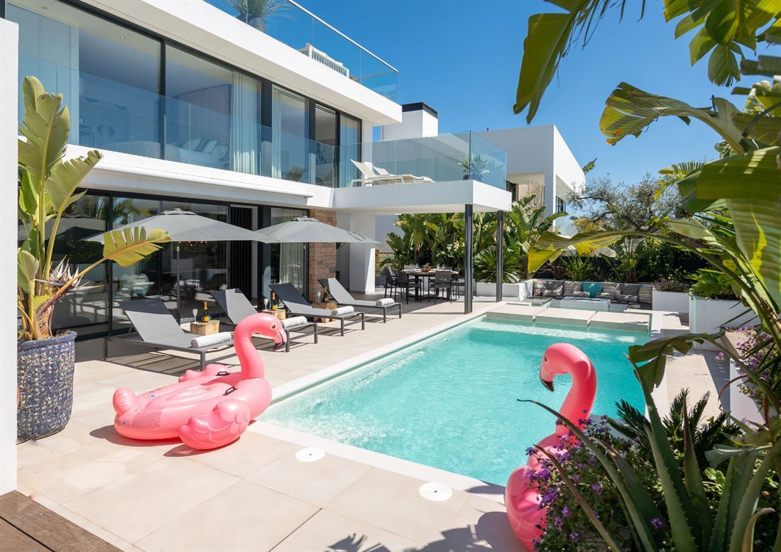 Moderne Villa mit 6 Schlafzimmern in einer der begehrtesten Lagen auf Ibiza