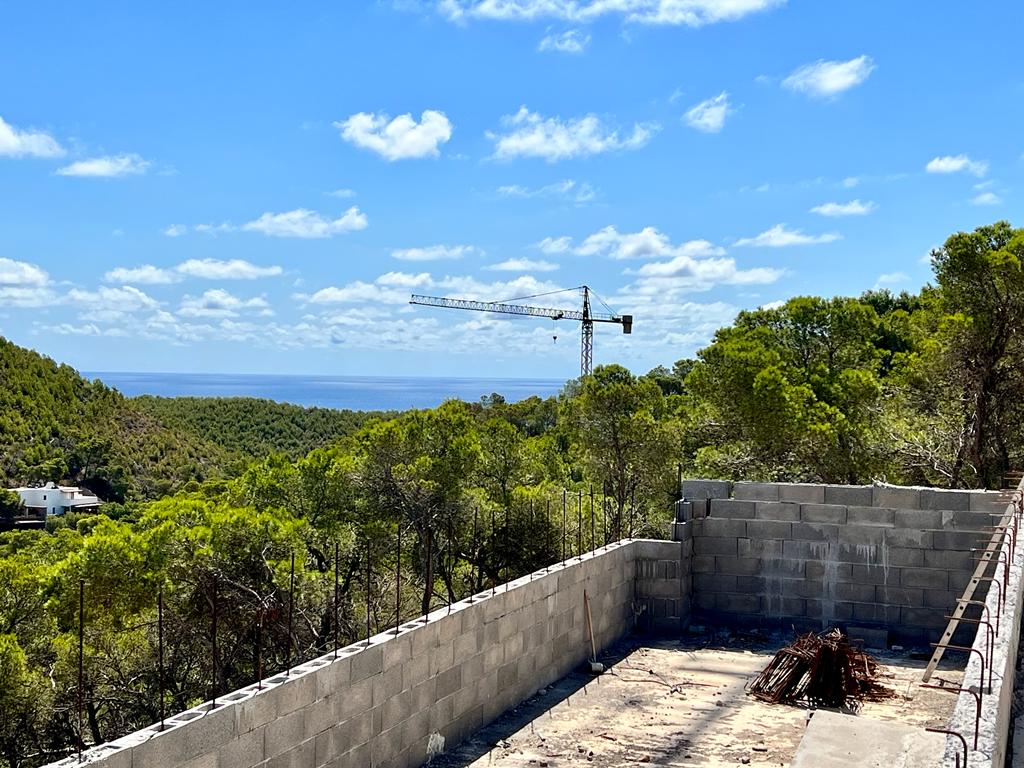 Neu gebaute Villa in Roca Llisa mit Blick auf die Landschaft und das Meer