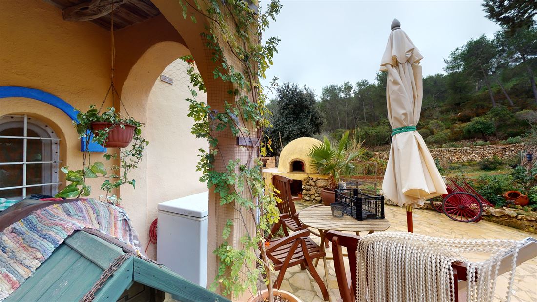 Rustikales Haus mit spektakulärer Aussicht in Sant Joan de Labritja zu verkaufen