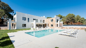 Beeindruckende zeitgenössische Villa am Mittelmeer auf der Insel Ibiza