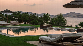 Villa in erster Meereslinie in Es Cubells mit Privatstrand