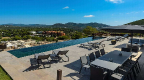 Fantastische Villa in Roca Llisa mit freiem Blick auf den Golfplatz und die Berge