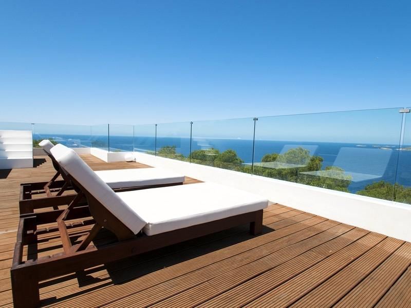 Luxusvilla mit herrlichem Meerblick über Cala Moli mit Vermietungslizenz