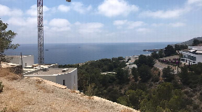 Grundstück zum Verkauf mit Panoramablick auf das Meer in Roca Lisa