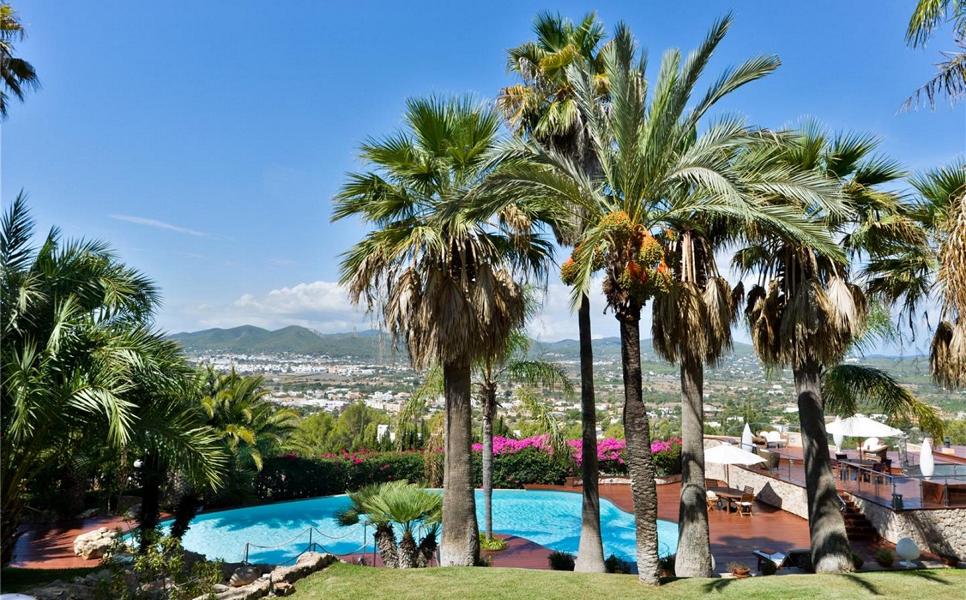 Luxusvilla zum Verkauf in Jesus auf Ibiza im Palast von Ibzia
