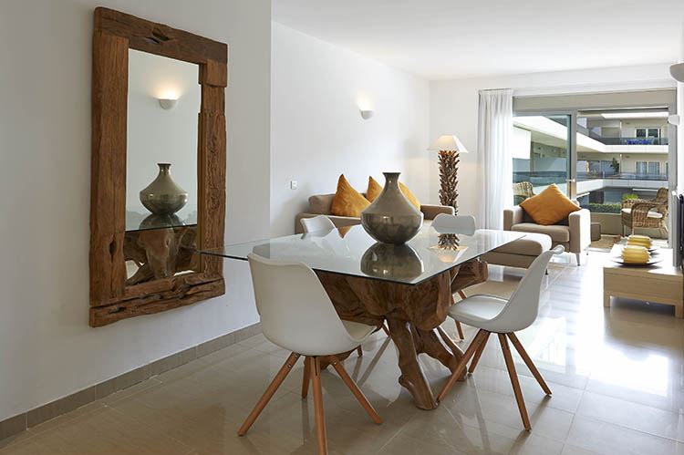 Wunderschöne Wohnung mit fantastischem Meerblick in Royal Beach, Ibiza zu verkaufen