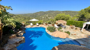 Villa in der prestigeträchtigen Wohnanlage Roca Llisa mit schöner Aussicht auf die Umgebung