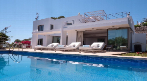 Moderne Villa zum Verkauf in Roca Llisa Ibiza mit Vermietungslizenz zu verkaufen