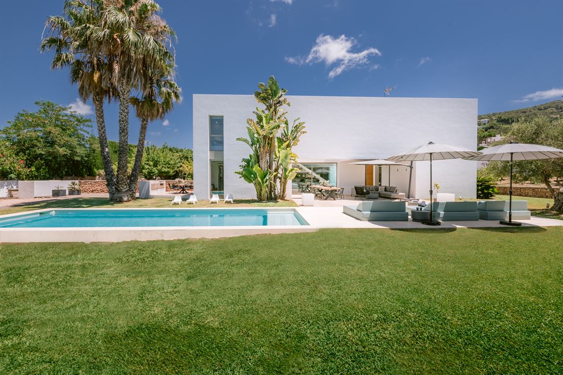Moderne Villa mit großem Garten in Jesús