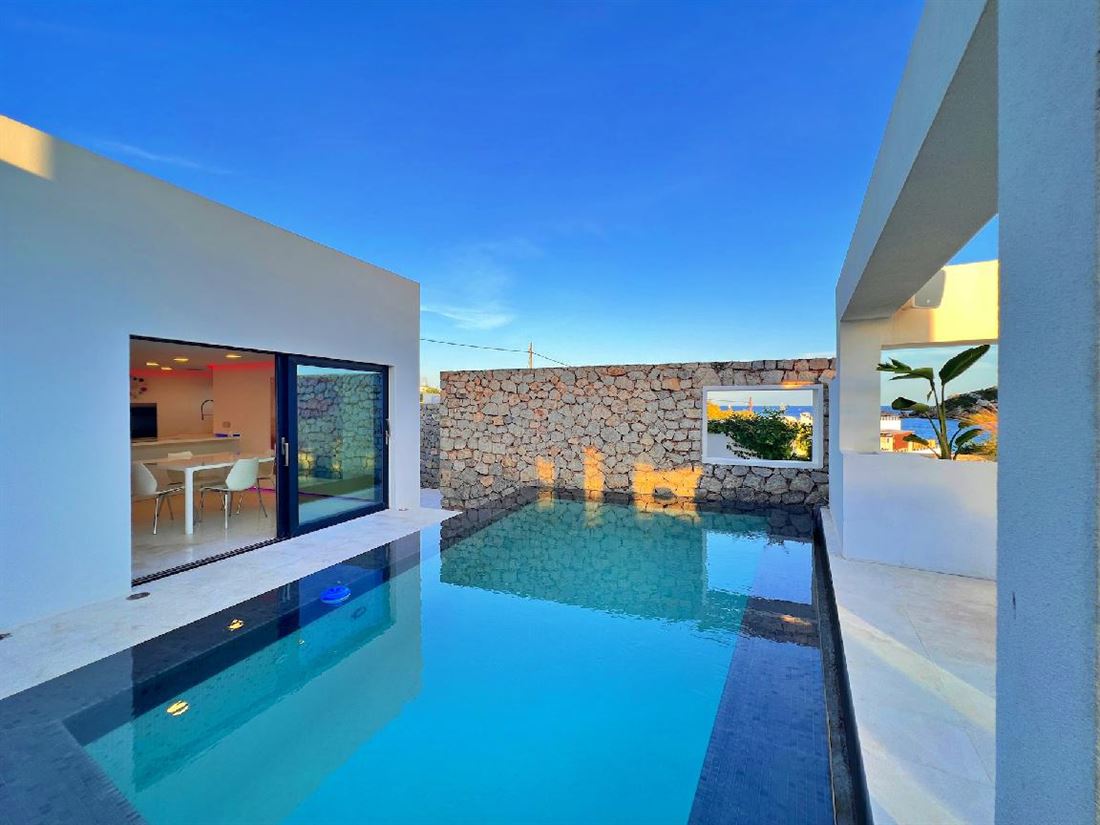 Moderne Villa in Illa Plana mit Meerblick