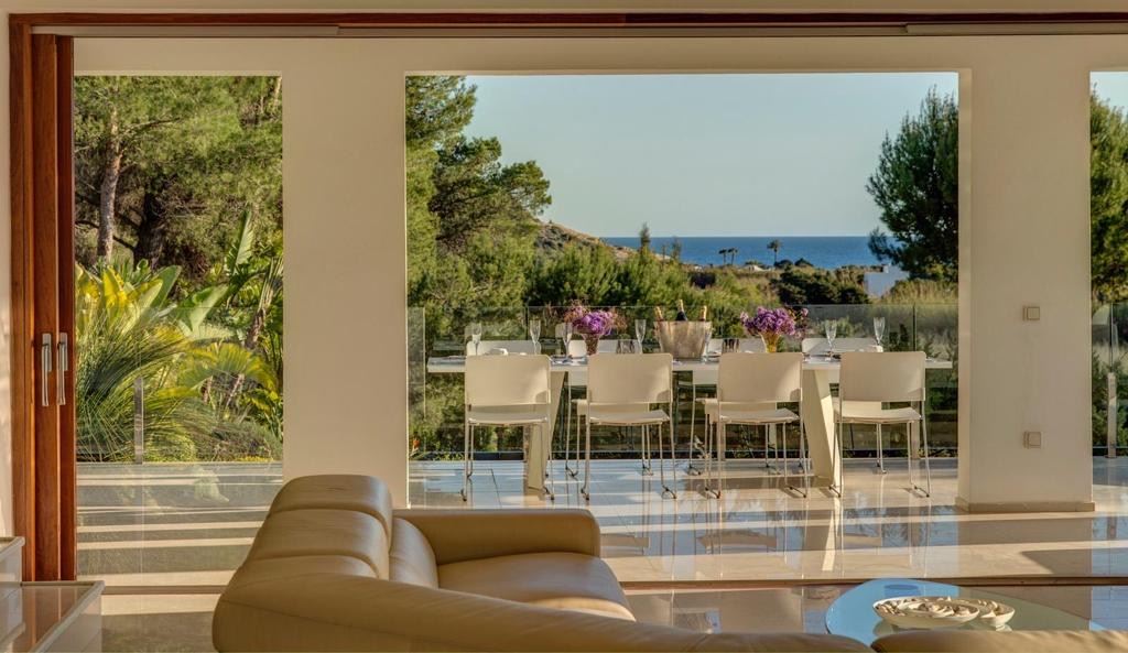 Wunderschöne Villa in Cala Jondal mit herrlichem Meerblick und nur wenige Gehminuten vom Blue Marlin entfernt