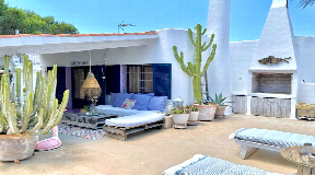 Helles und geräumiges Strandpenthouse auf Formentera mit Vermietungslizenz