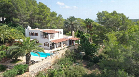 Schöne, komplett renovierte Villa mit Pool in der Nähe von Santa Gertrudis und Ibiza zu verkaufen