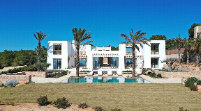 Wunderschöne Villa in erster Meereslinie in San Carlos zu verkaufen