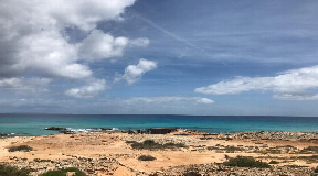 Ruhige Strandvilla mit atemberaubendem Meerblick in Es Caló, Formentera