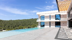 Luxuriöse Villa mit vier Schlafzimmern in Cas Mut mit atemberaubendem Meerblick